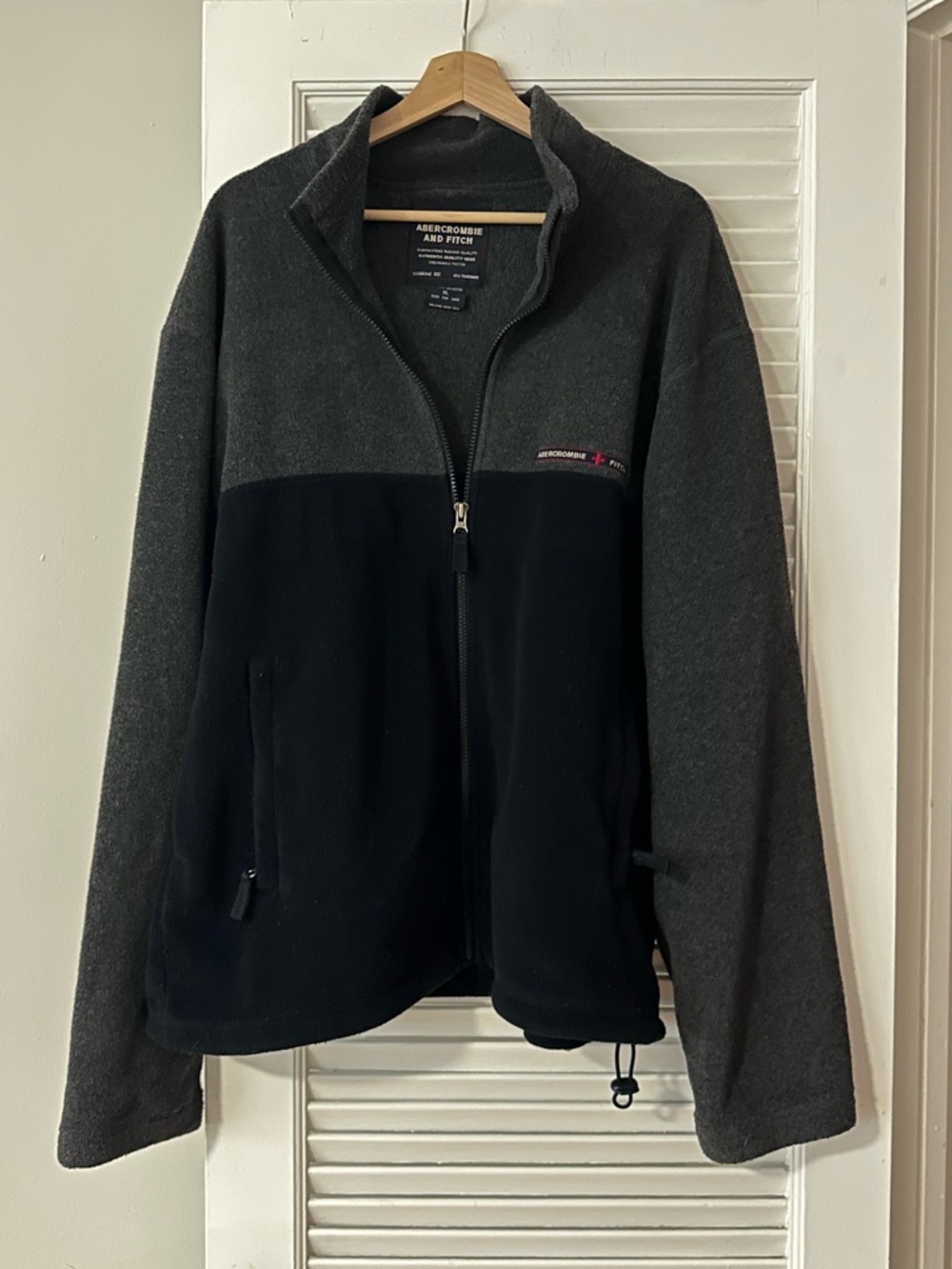 Vintage YTK Abercrombie & Fitch Men's Two-Tone Gray & Black Fleece Jacket